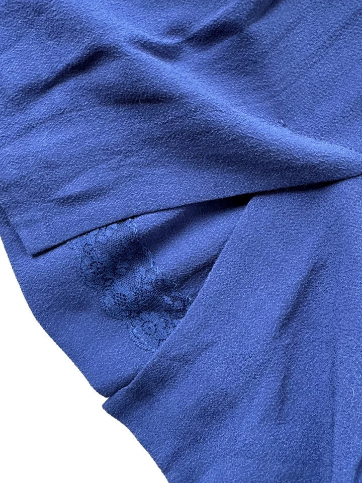 Vestido midi plisado azul marino Kate Spade New York para mujer talla 4 - sin mangas con lazo trasero Foto 3 de 4