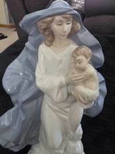 LLADRO NAO, LARGE MADONNA & CHILD  13 3/4  Height. VTG 1993
