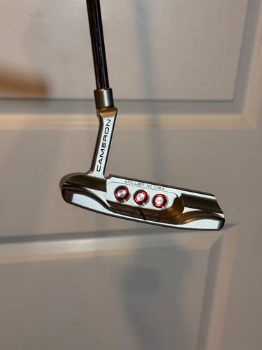 Scotty Cameron Special Select Newport 35" RH with The Highlander Headcover