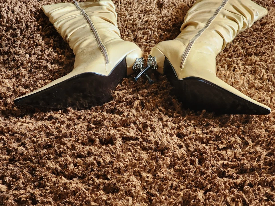 NUEVO EN CAJA BRONX - Botas de aguja punta de cuero champán (metálico) Foto 3 de 4