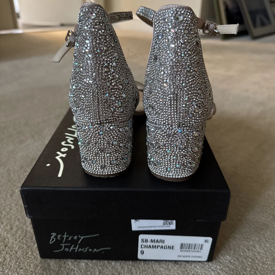 Betsy Johnson SB MARI 香槟女式 9 码方跟 2.25 英寸水钻 — 第 2/4 张图片