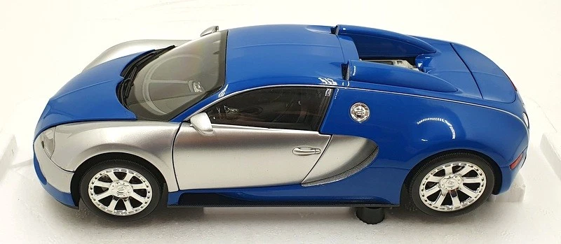 Minichamps 1/18 Scale 100 110850 Bugatti Veyron L'edition Centenaire Chrome/Blue - Image 3 of 4
