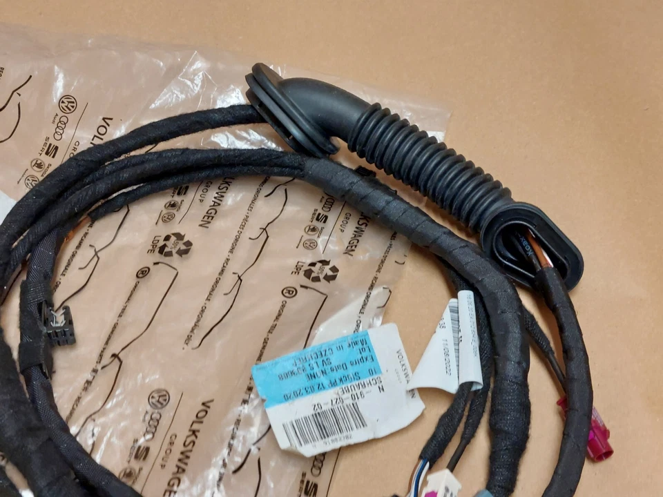 Seat Arona KJ Rear Right Upper Tailgate Wiring Cable 6F9971147B Genuine NEW - Image 2 of 4