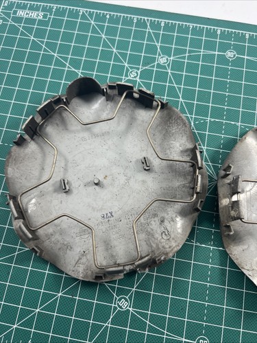 ROUGH SEE PICS LOT OF 2 Infiniti M35 M45 Hyper Silver Center Cap 40315EH010 A2 - Picture 11 of 13
