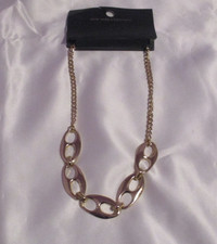 NEW YORK & COMPANY Golden Links Pendant Necklace 20" Extender Included