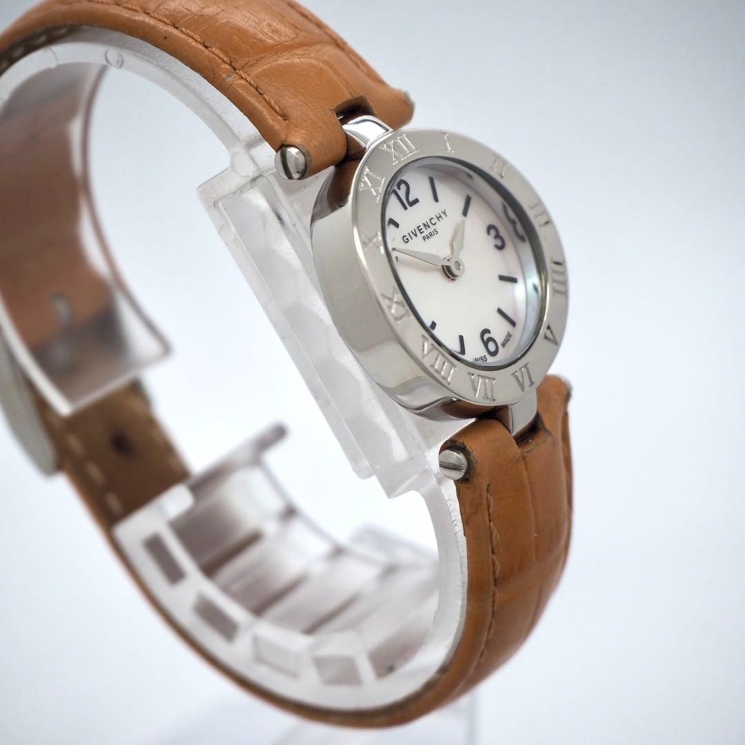 Authentic GIVENCHY women's shell silver white wat… - image 5