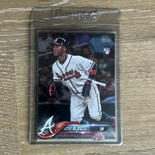 2018 Topps Ozzie Albies Atlanta Braves Rookie Rainbow Foil #276 Baseball Card. rookie card picture