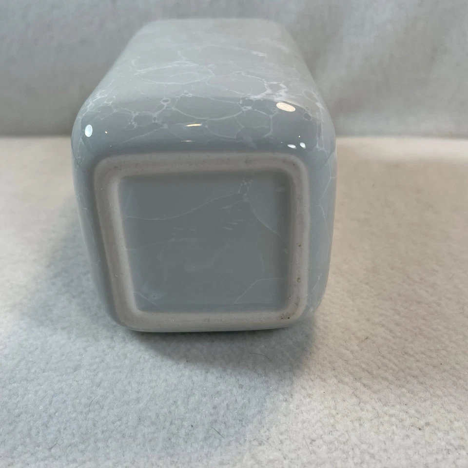 White & Grey Marble Pattern Poly resin Soap/ Lotion Dispenser Silver Metal Pump - Image 4 of 4
