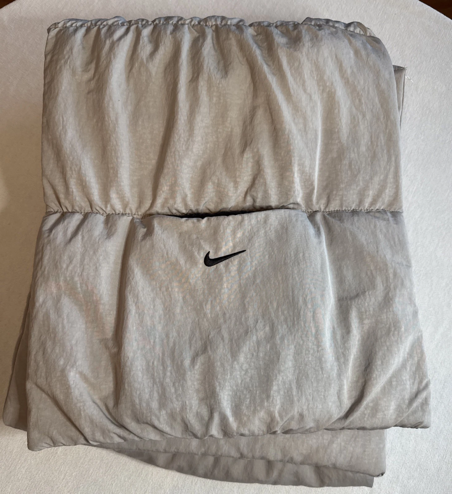 Nike Scarf Unisex One Size Beige Puffer Quilted Wrap Hand Pockets Therma-Fit