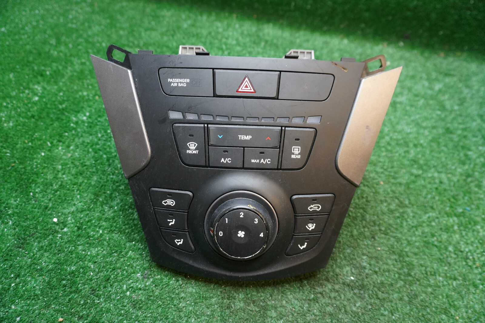 15 Hyundai Santa FE Climate Control Panel Temperature Unit A/c  