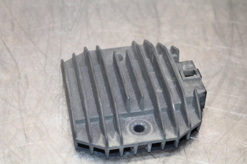 98-05 REGULADOR DE VOLTAJE RECTIFICADOR HONDA SUPER HAWK 1000 VTR1000F BB152 Foto 4 de 4