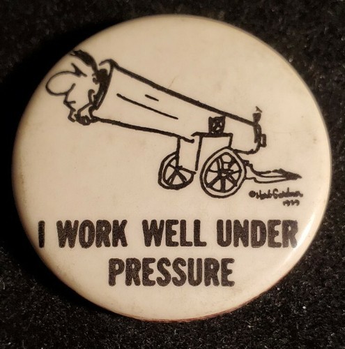 I Work Well Under Pressure Vintage Funny Humor Pinback Button w863 - Picture 1 of 3