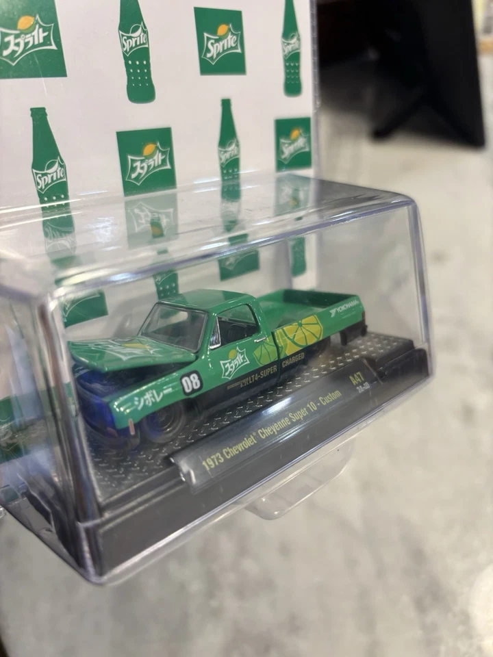 M2 Machines Sprite 1973 Chevrolet Cheyenne Super 10 Custom Coca-Cola A47 зеленый - Изображение 2 из 3