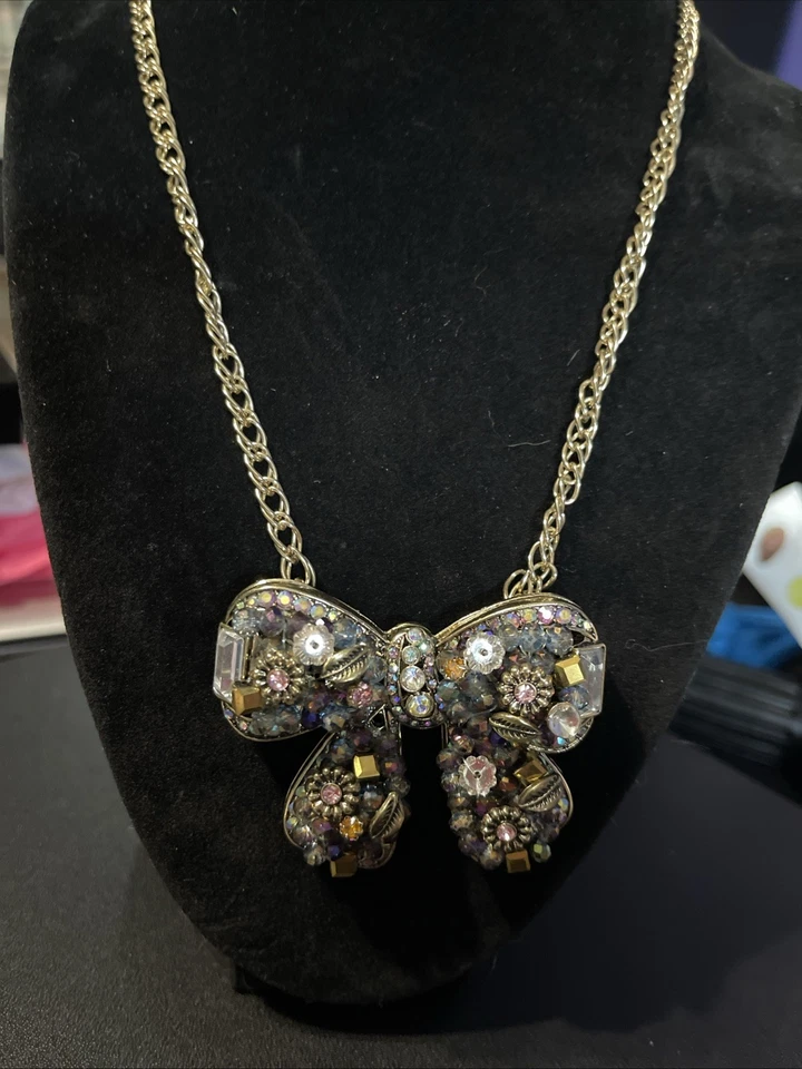COLAR DECLARAÇÃO ARCO INCRUSTADO JOIA MULTICOLORIDA VINTAGE LINDO VINTAGE BETSEY JOHNSON - Imagem 4 de 4