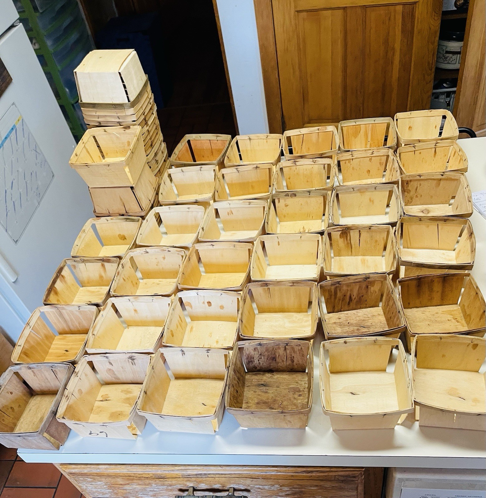 VINTAGE STRAWBERRY  WOODEN QUART BASKETS - Lot of 60