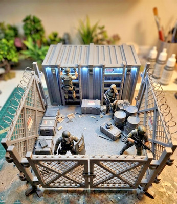 1:18 Scale 4'' Figure Diorama Playset Modular Industrial Chain Link Fence & Cargo
