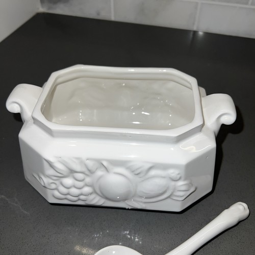 VTG Japan - White Gravy Boat~missing Lid~small Tureen w/ Original Ladle (694) - Picture 2 of 10