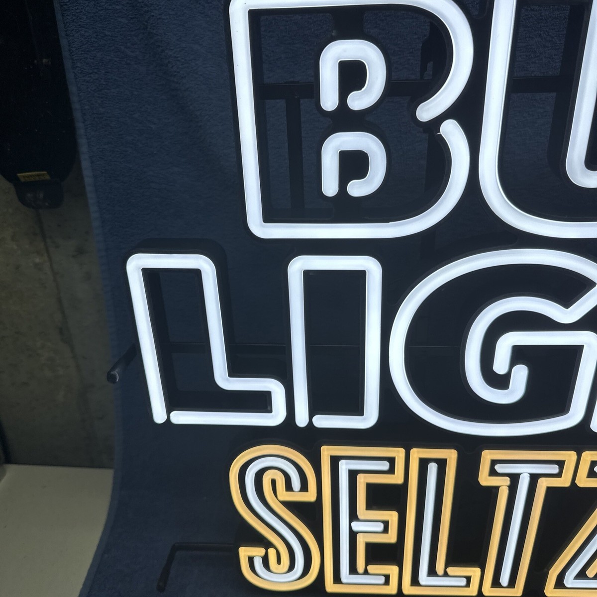 NEW OUT OF BOX BUD LIGHT SELTZER COLOR CHANGING LIGHT UP LED SIGN