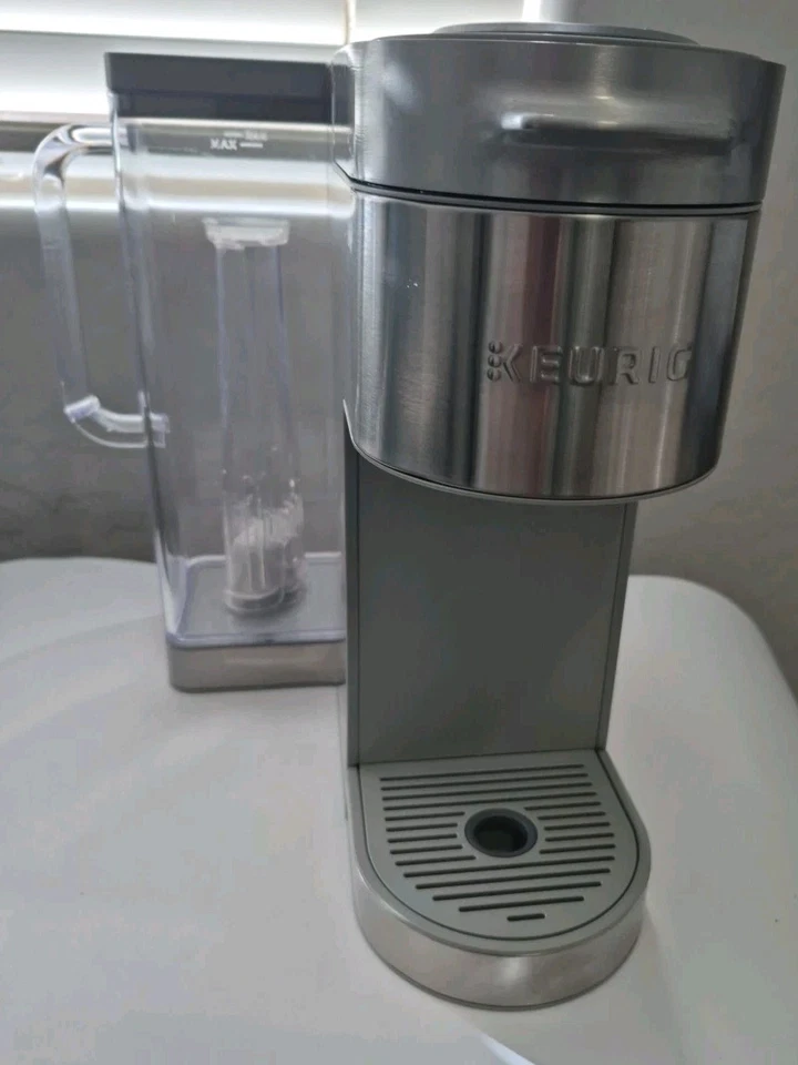 Keurig K-Supreme Plus Single Serve Kaffeemaschine Silber Edelstahl (gebraucht)