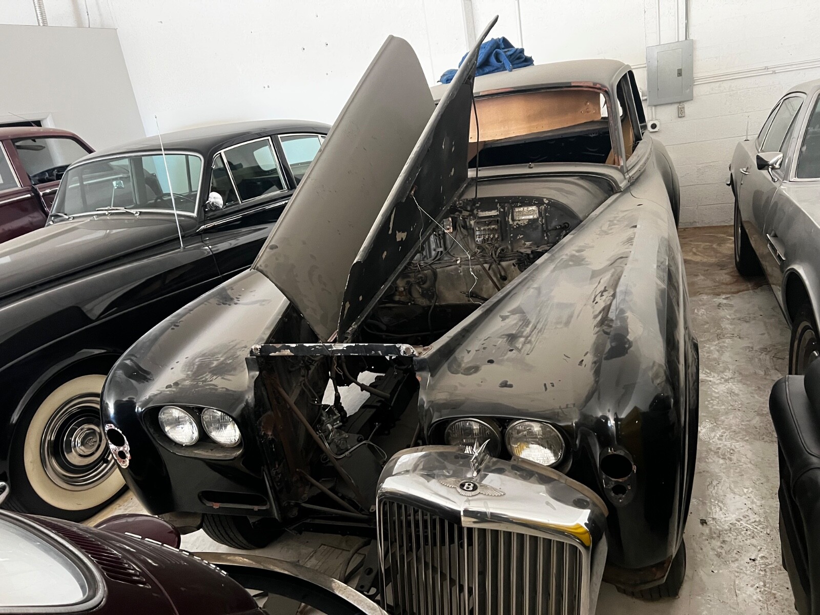 ROLLS ROYCE PHANTOM V, CLOUD, BENTLEY V8 MANIFOLD. WORLDS LARGEST USED INVENTORY