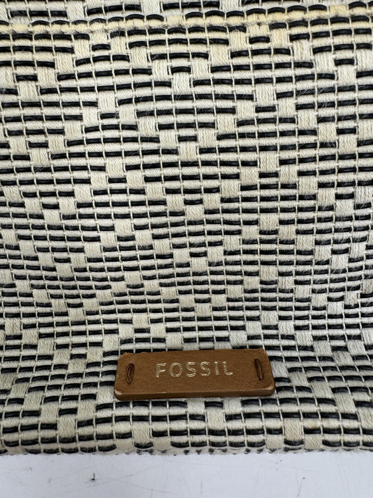 Fossil Textured Boho Adjustable Strap 2 Zip Compartment Small Purse Cross Body — image 3