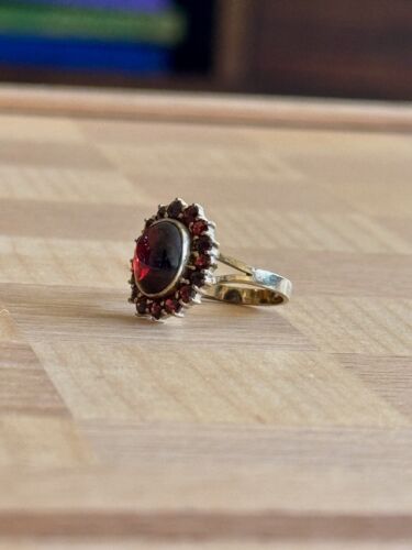 Anillo racimo granate cabujón oro 9K vintage - Imagen 6 de 7