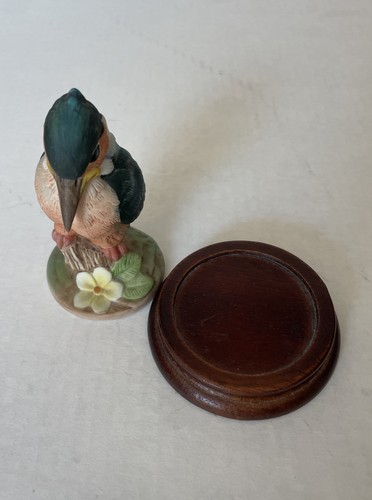 Andrea by Sadek Baby Kingfisher #6350 w/Wooden Base Made In Japan in 1984 - Picture 6 of 6