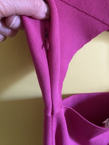 Mini Vestido Súper Abajo Corte Rosa Caliente Pequeño Vendaje Bodycon Club Revolve - Imagen 4 de 4
