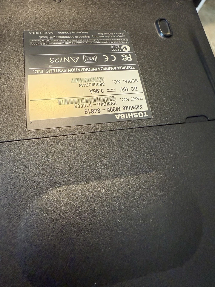 Notebook Toshiba Satellite M305-S4819 14,1" 4GB RAM - HDD 225GB - Imagem 4 de 4