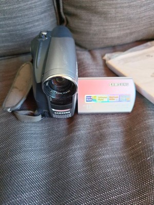 Samsung VP-D371 Mini DV Camcorder 