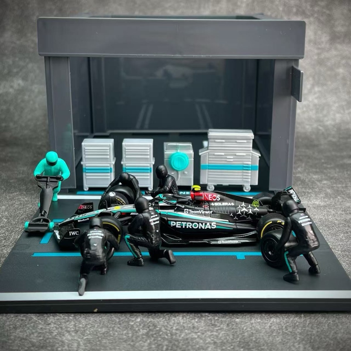 Bburago 1/43 Mercedes AMG F1 Team W15 2024 #44 Lewis