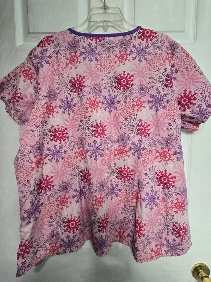 UA Scrubs Scrub Top size 2X-Pink/Purple Snowflake V-Neck-Chest 27.5"/L 27.5" - Image 2 of 4