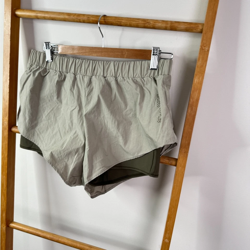 Pantalones Cortos Camilla & Marc Driver Track para Mujer 8 Gris Salvia Ligeros Foto 3 de 4