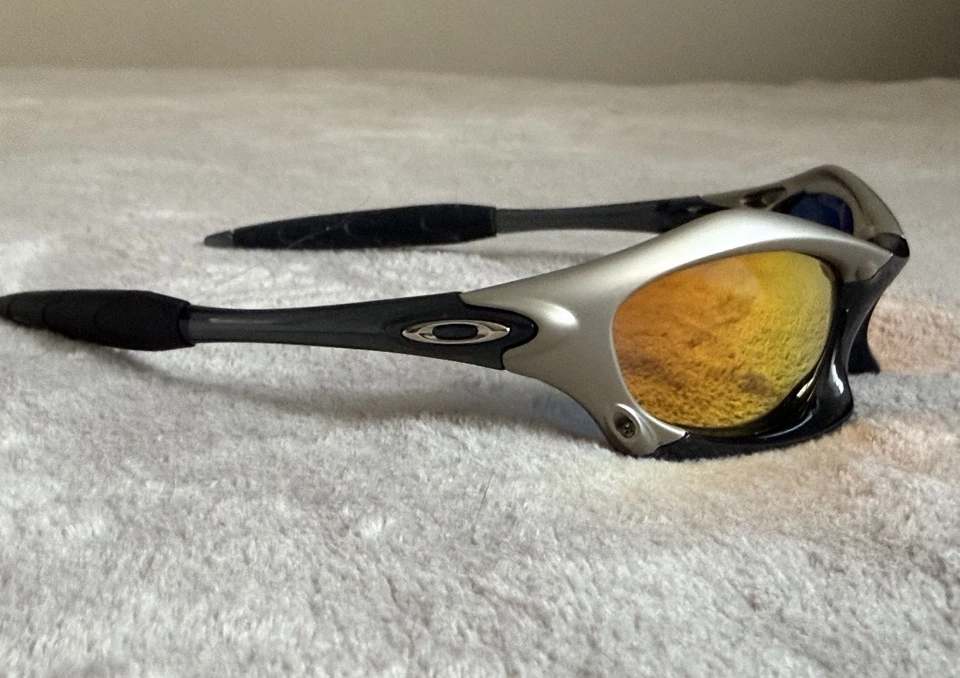 Empalme Oakley - Marco plateado/negro con lentes Fire Iridium Foto 3 de 4