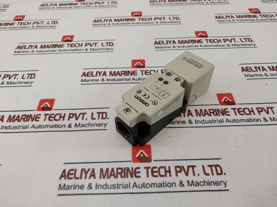 Omron E2Q2-N20F1-H Plug-In Proximity Sensor 10-60VDC 200 mA 18146113452262 - Image 4 of 4