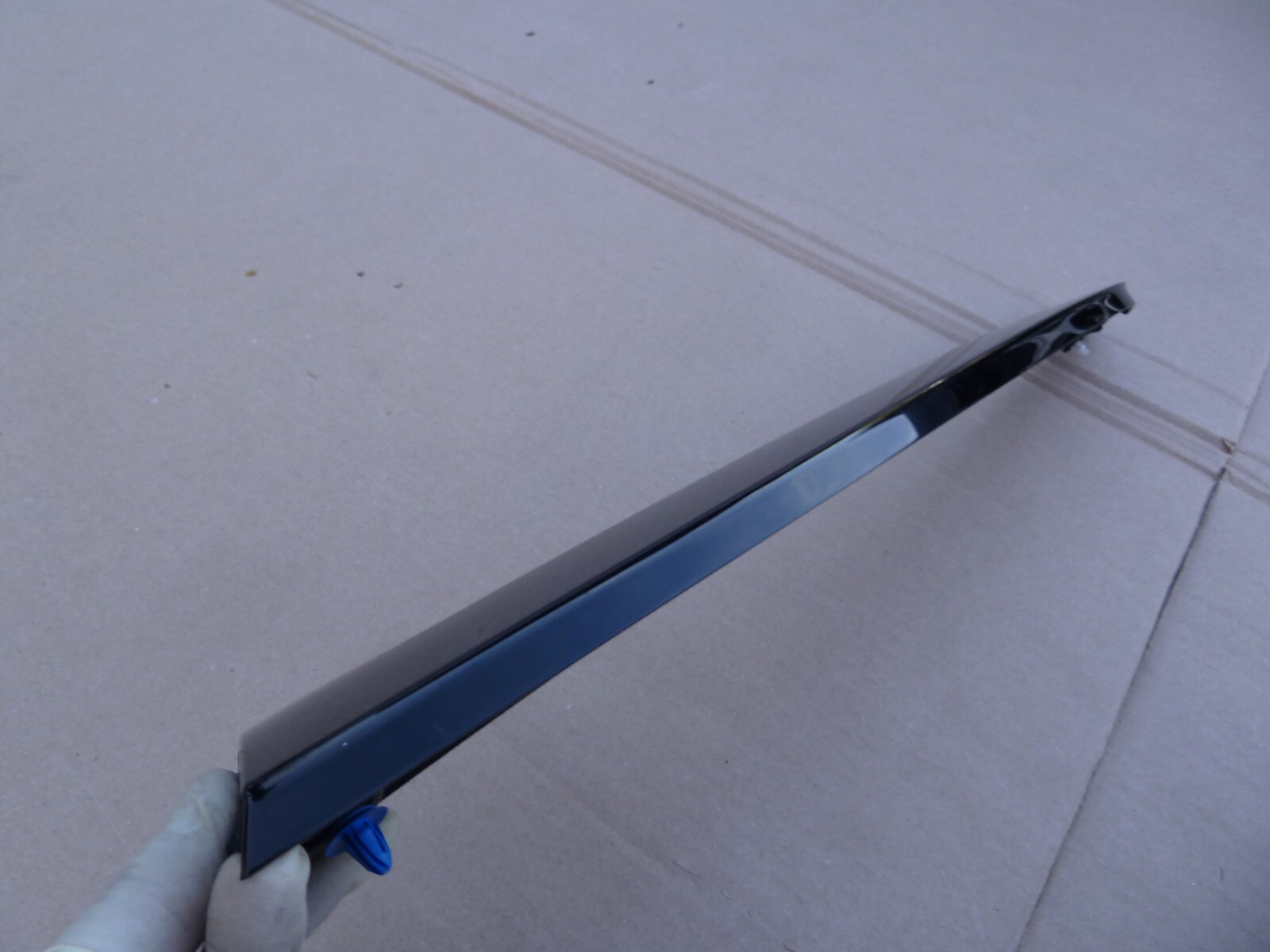 BENTLEY Bentayga Drivers Side Left Rear Back Glass Edge Molding Trim Garnish