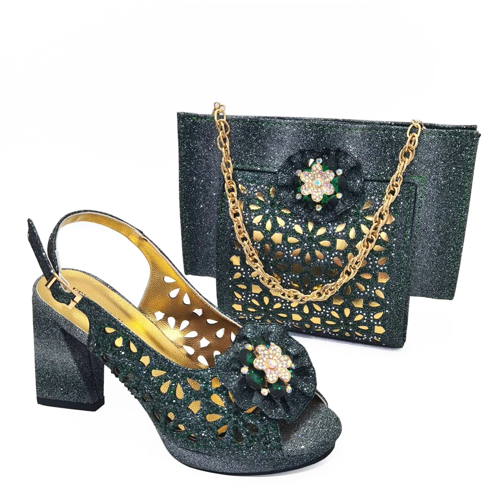 Sandalias y bolso a juego sale