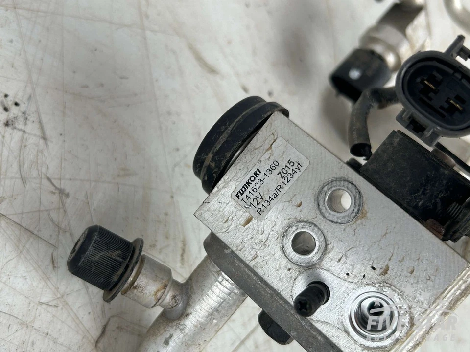 Manguera de tubo de aire acondicionado Kia Soul motor eléctrico EV 150 kW (204 CV) 2020 Foto 4 de 4