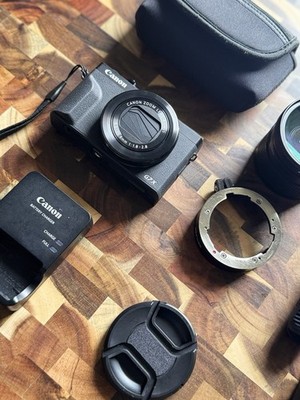 Canon G7X Mark III Black with Lens Extender and Meke 85mm F 1.8 Lens Set