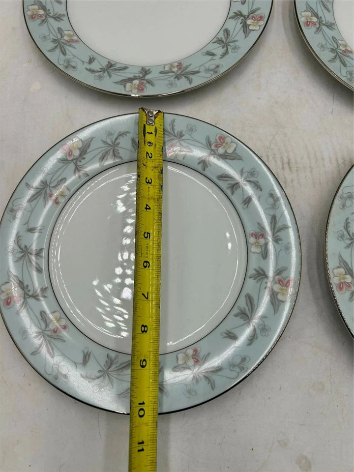 4) PLATOS DE CENA CORINNE NORITAKE AZUL FLORAL Foto 2 de 3