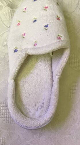 Women’s Isotoner Slippers Size 6.5-7M - Picture 15 of 15