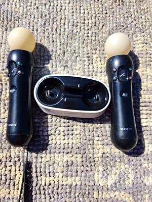 Sony PlayStation Move Motion Controllers Pair Wireless w/ Charging Dock PS3 PS4