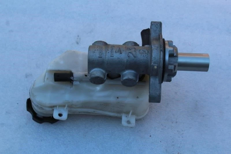 ГЛАВНЫЙ ЦИЛИНДР ТОРМОЗА CHEVROLET VOLT 2016 С РЕЗЕРВУАРОМ - Изображение 3 из 4