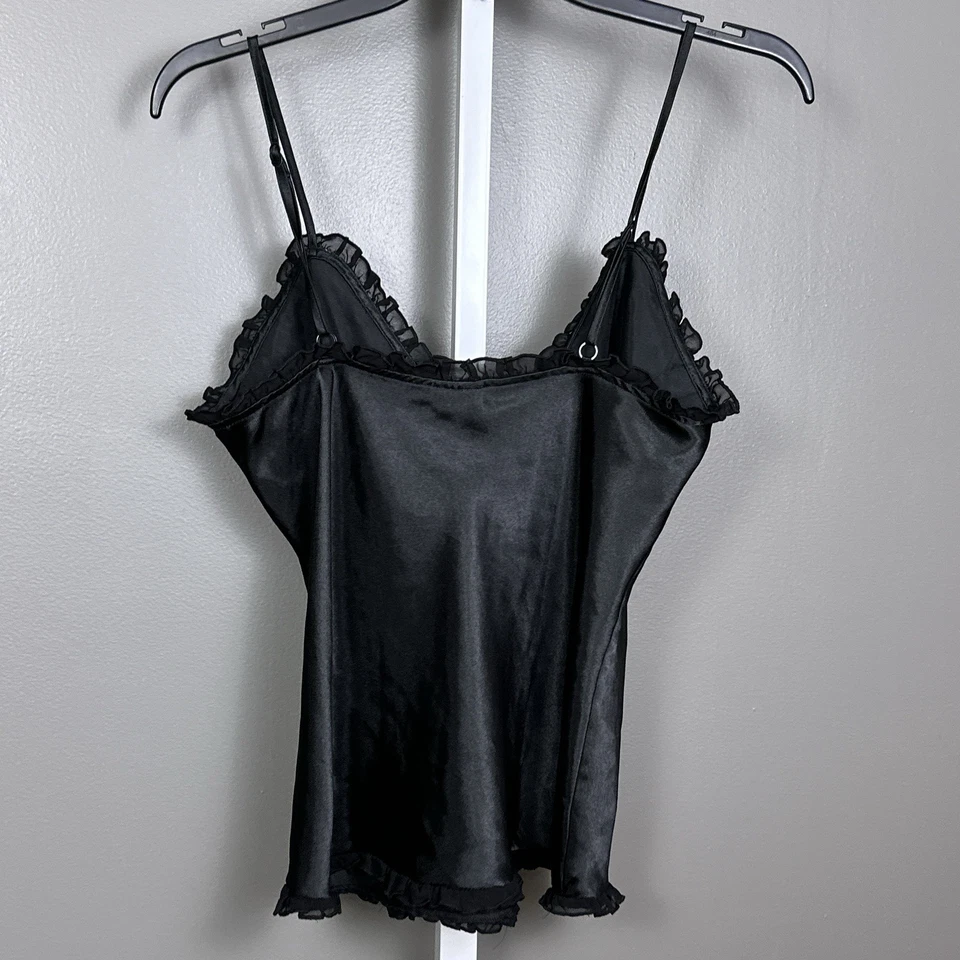 Camisola Frederick’s Of Hollywood Satinada Cami Negra Talla Mediana Volantes Cuello en V Top Foto 3 de 4