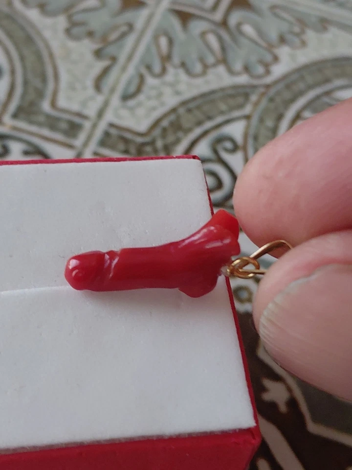 AMULETO PISELLO PORTAFORTUNA IN CORALLO ROSSO DELLA SARDEGNA con argento 925 - Immagine 3 di 4