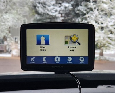 TomTom XXL  GPS 4.3'' viewable touch screen  w/cord & window mount bundle WORKS!