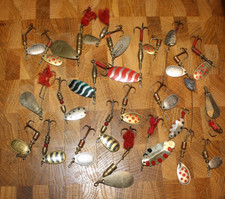 Lot pêche de 25 cuillères anciennes