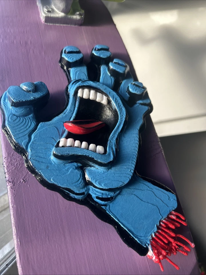 Santa Cruz Stake Board Deck Art Screaming Hand - Image 2 of 4