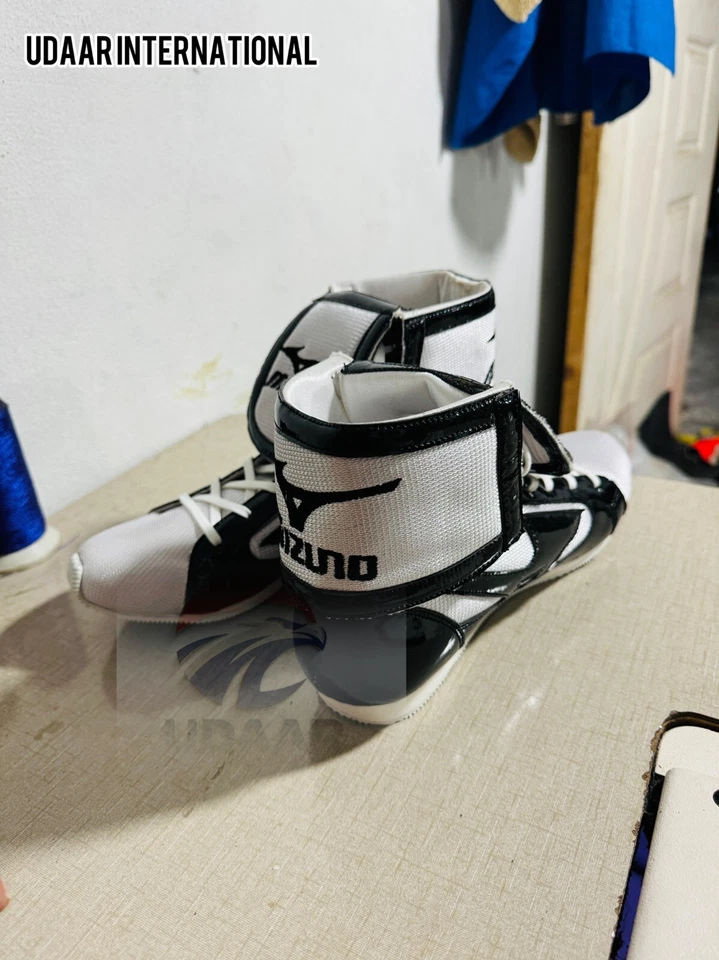 Zapatos de Boxeo Estilo Mizuno | Blanco y Negro | Todas las Tallas Disponibles Foto 2 de 4