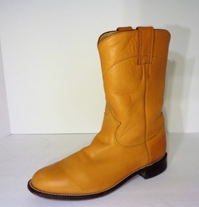 tan color boots